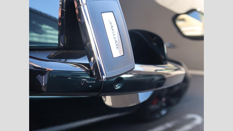 2022 認定中古車 Jaguar F-Pace サントリーニブラック D204 AWD（オートマチック）MHEV R-DYNAMIC BLACK