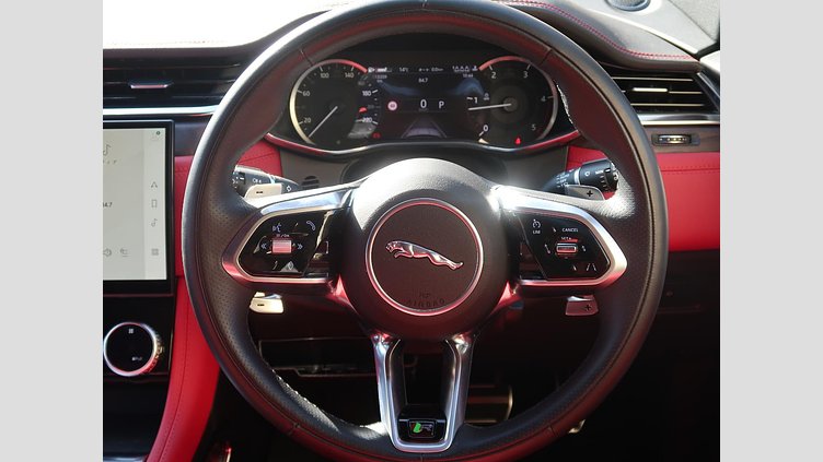 2022 認定中古車 Jaguar F-Pace サントリーニブラック D204 AWD（オートマチック）MHEV R-DYNAMIC BLACK