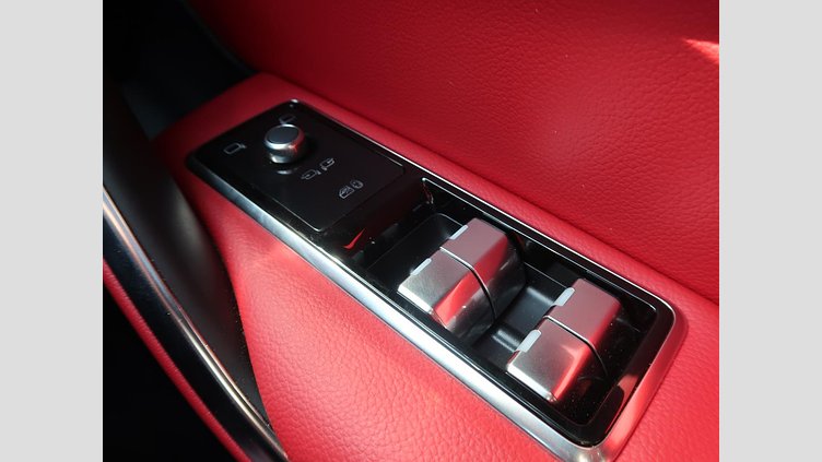 2022 認定中古車 Jaguar F-Pace サントリーニブラック D204 AWD（オートマチック）MHEV R-DYNAMIC BLACK