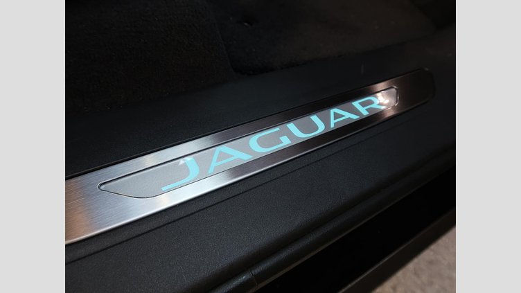 2022 認定中古車 Jaguar F-Pace サントリーニブラック D204 AWD（オートマチック）MHEV R-DYNAMIC BLACK