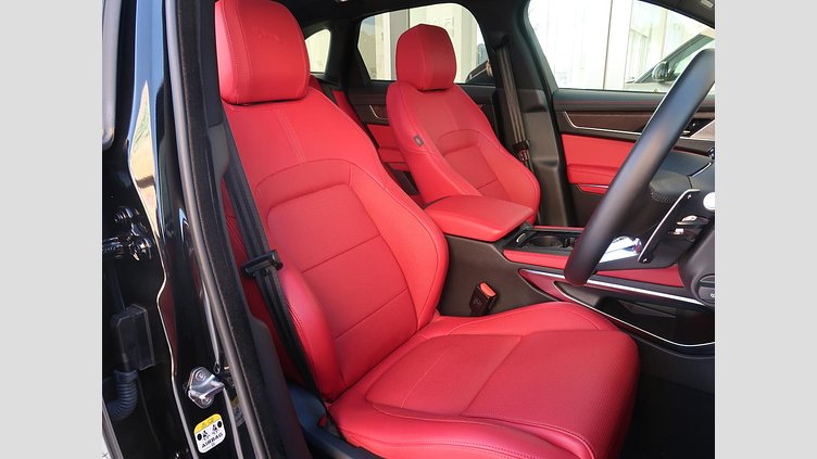 2022 認定中古車 Jaguar F-Pace サントリーニブラック D204 AWD（オートマチック）MHEV R-DYNAMIC BLACK