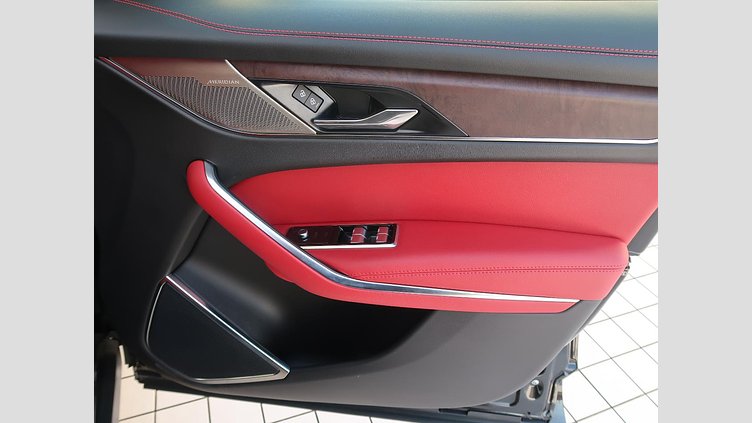 2022 認定中古車 Jaguar F-Pace サントリーニブラック D204 AWD（オートマチック）MHEV R-DYNAMIC BLACK