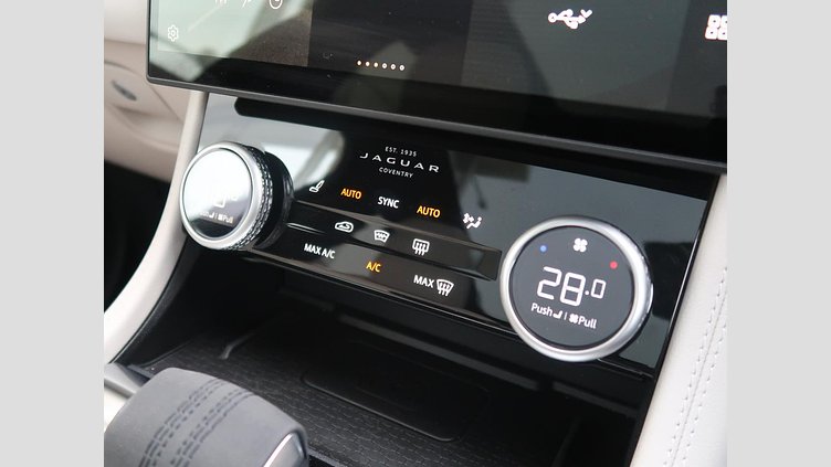 2024 認定中古車 Jaguar F-Pace カルパチアングレイ D204 AWD（オートマチック）MHEV R-DYNAMIC SE