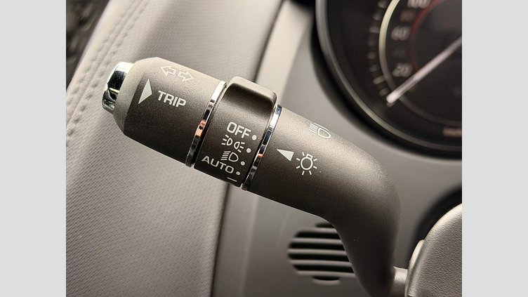 2017 認定中古車 Jaguar F-Type Fuji White P300 Rダイナミック　クーペ