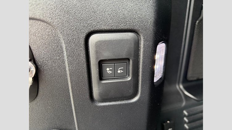 2023 認定中古車 Land Rover Defender 110 アイガーグレイ D300 AWD（AT） X-DYNAMIC SE