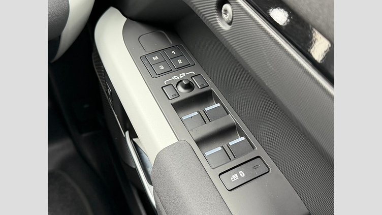 2023 認定中古車 Land Rover Defender 110 アイガーグレイ D300 AWD（AT） X-DYNAMIC SE