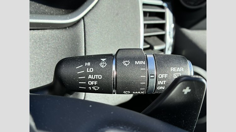 2019 認定中古車 Land Rover Discovery ファラロンブラック（プレミアムメタリック） 3.0リッター V6スーパーチャージドガソリンエンジン（250kW/340PS） HSE