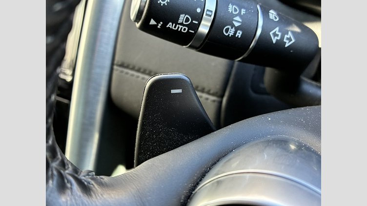 2019 認定中古車 Land Rover Discovery ファラロンブラック（プレミアムメタリック） 3.0リッター V6スーパーチャージドガソリンエンジン（250kW/340PS） HSE