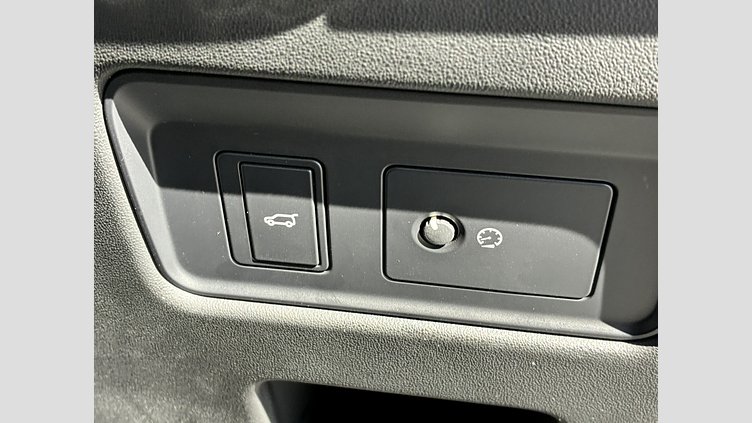 2019 認定中古車 Land Rover Discovery ファラロンブラック（プレミアムメタリック） 3.0リッター V6スーパーチャージドガソリンエンジン（250kW/340PS） HSE