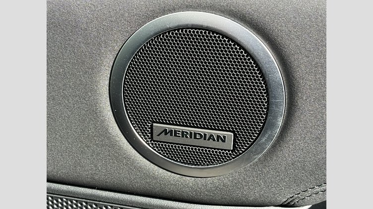 2019 認定中古車 Land Rover Discovery ファラロンブラック（プレミアムメタリック） 3.0リッター V6スーパーチャージドガソリンエンジン（250kW/340PS） HSE