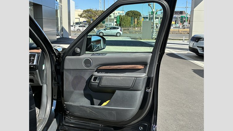 2019 認定中古車 Land Rover Discovery ファラロンブラック（プレミアムメタリック） 3.0リッター V6スーパーチャージドガソリンエンジン（250kW/340PS） HSE