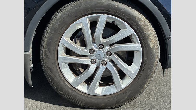 2019 認定中古車 Land Rover Discovery ファラロンブラック（プレミアムメタリック） 3.0リッター V6スーパーチャージドガソリンエンジン（250kW/340PS） HSE