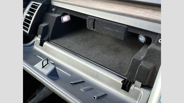 2019 認定中古車 Land Rover Discovery ファラロンブラック（プレミアムメタリック） 3.0リッター V6スーパーチャージドガソリンエンジン（250kW/340PS） HSE