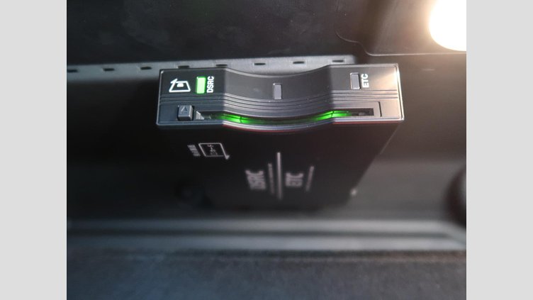 2016 認定中古車 Jaguar XE サントリーニブラック ２Lディーゼルエンジン プレステージ