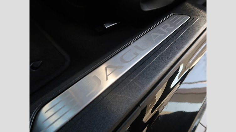 2016 認定中古車 Jaguar XE サントリーニブラック ２Lディーゼルエンジン プレステージ