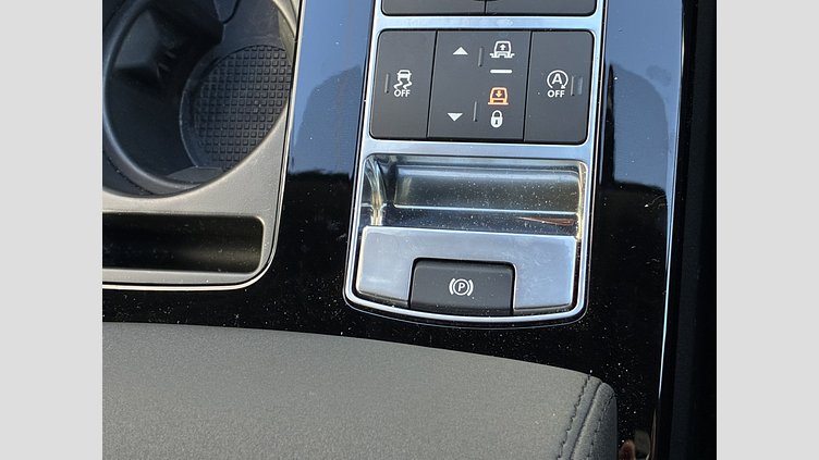 2019 認定中古車 Land Rover Discovery ファラロンブラック（プレミアムメタリック） 3.0リッター V6スーパーチャージドガソリンエンジン（250kW/340PS） HSE