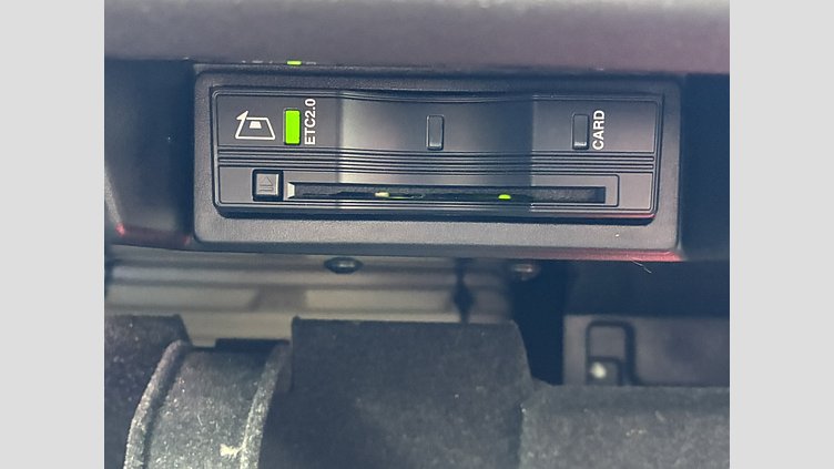 2019 認定中古車 Land Rover Discovery ファラロンブラック（プレミアムメタリック） 3.0リッター V6スーパーチャージドガソリンエンジン（250kW/340PS） HSE