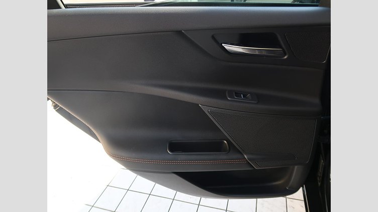 2016 認定中古車 Jaguar XE サントリーニブラック ２Lディーゼルエンジン プレステージ