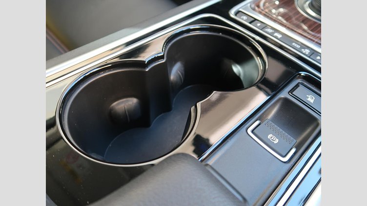 2016 認定中古車 Jaguar XE サントリーニブラック ２Lディーゼルエンジン プレステージ