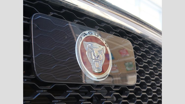 2016 認定中古車 Jaguar XE サントリーニブラック ２Lディーゼルエンジン プレステージ