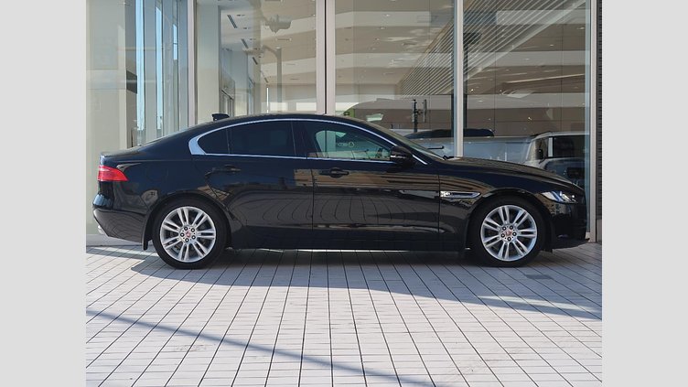 2016 認定中古車 Jaguar XE サントリーニブラック ２Lディーゼルエンジン プレステージ