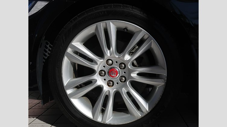 2016 認定中古車 Jaguar XE サントリーニブラック ２Lディーゼルエンジン プレステージ