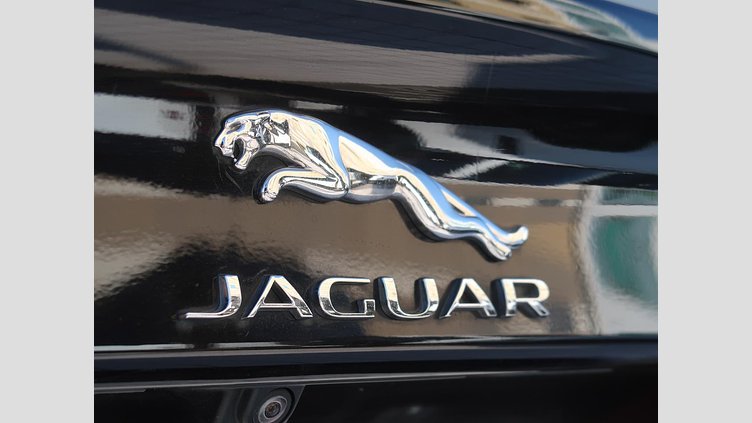 2016 認定中古車 Jaguar XE サントリーニブラック ２Lディーゼルエンジン プレステージ