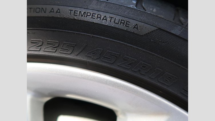 2016 認定中古車 Jaguar XE サントリーニブラック ２Lディーゼルエンジン プレステージ