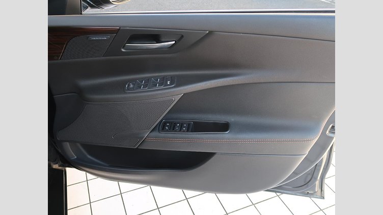 2016 認定中古車 Jaguar XE サントリーニブラック ２Lディーゼルエンジン プレステージ