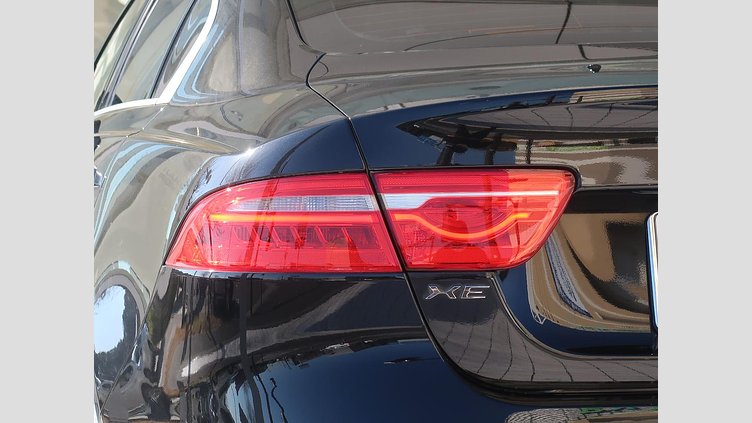 2016 認定中古車 Jaguar XE サントリーニブラック ２Lディーゼルエンジン プレステージ