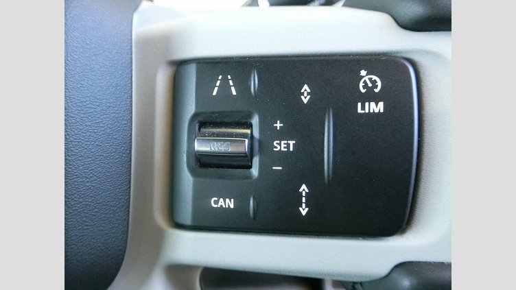 2024 認定中古車 Land Rover Defender 110 サントリーニブラック P300 AWD（AT） SE