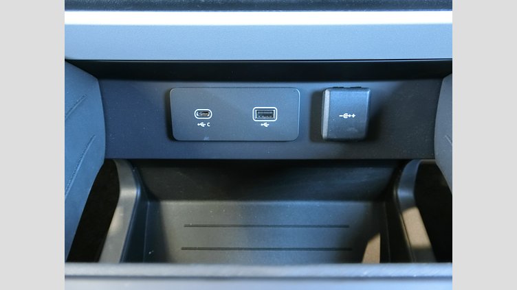 2024 認定中古車 Land Rover Defender 110 サントリーニブラック P300 AWD（AT） SE