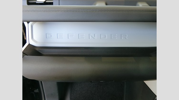 2024 認定中古車 Land Rover Defender 110 サントリーニブラック P300 AWD（AT） SE