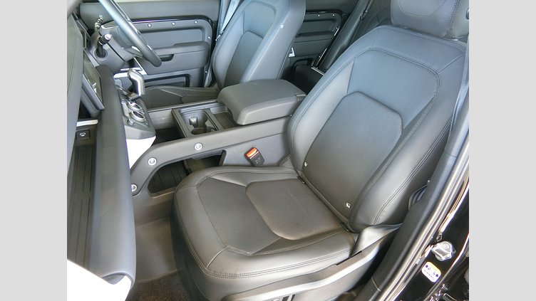 2024 認定中古車 Land Rover Defender 110 サントリーニブラック P300 AWD（AT） SE