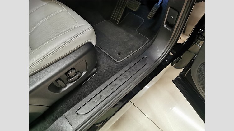 2024 認定中古車 Land Rover Range Rover Evoque サントリーニブラック D200マイルドハイブリッド（ディーゼル） スタンダードホイールベース S