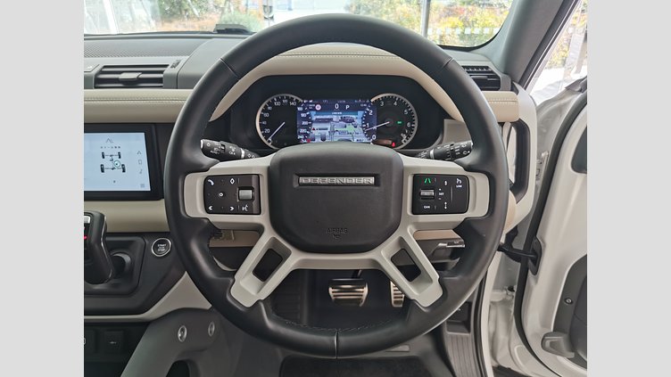 2022 認定中古車 Land Rover Defender 90 フジホワイト P300 AWD（AT） SE