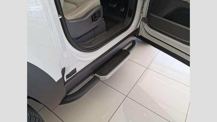 2022 認定中古車 Land Rover Defender 90 フジホワイト P300 AWD（AT） SE