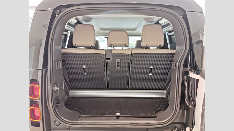 2022 認定中古車 Land Rover Defender 90 フジホワイト P300 AWD（AT） SE