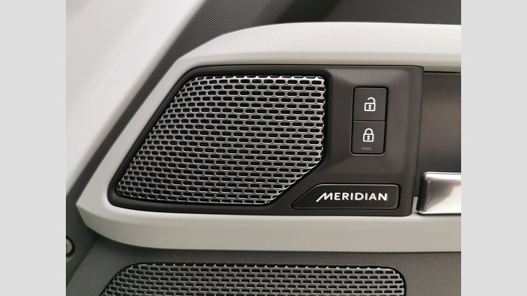 2022 認定中古車 Land Rover Defender 90 フジホワイト P300 AWD（AT） SE