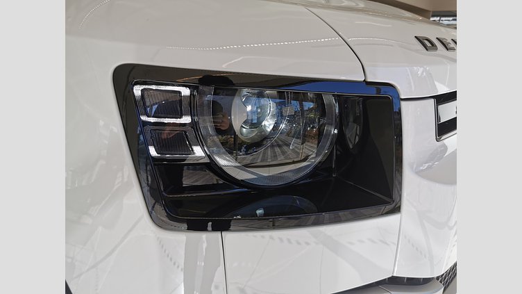 2022 認定中古車 Land Rover Defender 90 フジホワイト P300 AWD（AT） SE