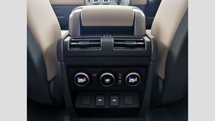 2022 認定中古車 Land Rover Defender 90 フジホワイト P300 AWD（AT） SE