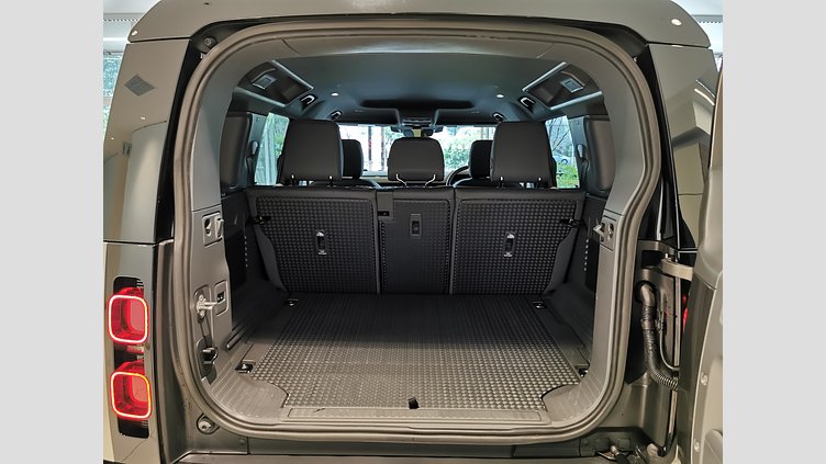 2023 認定中古車 Land Rover Defender 110 シリコンシルバー D300 AWD（AT） X-DYNAMIC SE