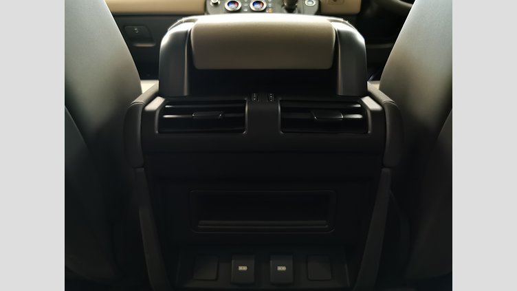 2023 認定中古車 Land Rover Defender 110 シリコンシルバー D300 AWD（AT） X-DYNAMIC SE