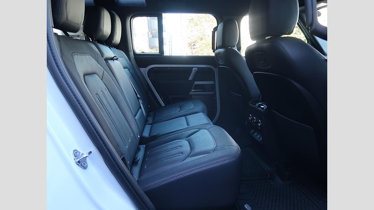 2021 認定中古車 Land Rover Defender 110 ユーロンホワイト D300 AWD（AT） X-DYNAMIC SE