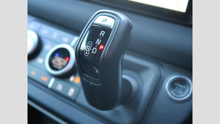 2021 認定中古車 Land Rover Defender 110 ユーロンホワイト D300 AWD（AT） X-DYNAMIC SE