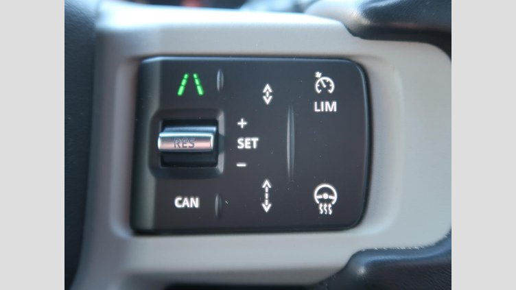 2021 認定中古車 Land Rover Defender 110 ユーロンホワイト D300 AWD（AT） X-DYNAMIC SE