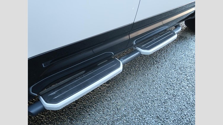 2021 認定中古車 Land Rover Defender 110 ユーロンホワイト D300 AWD（AT） X-DYNAMIC SE