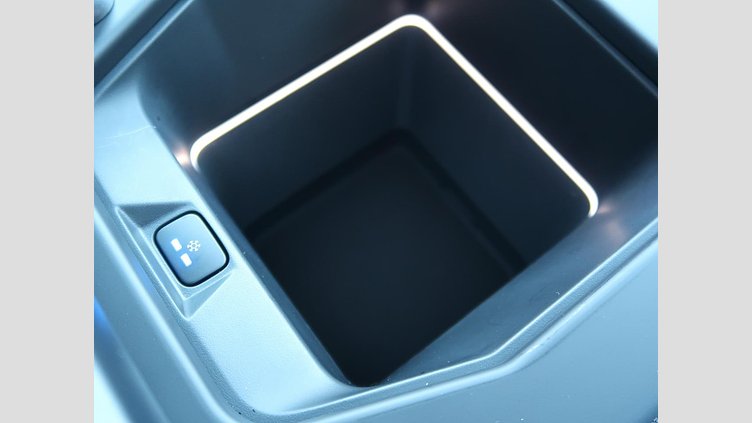 2021 認定中古車 Land Rover Defender 110 ユーロンホワイト D300 AWD（AT） X-DYNAMIC SE