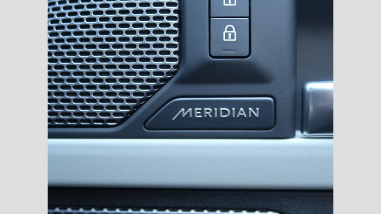 2021 認定中古車 Land Rover Defender 110 ユーロンホワイト D300 AWD（AT） X-DYNAMIC SE