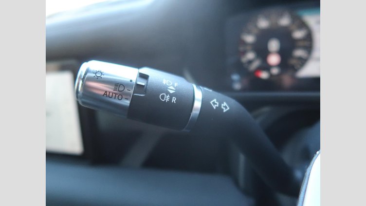 2021 認定中古車 Land Rover Defender 110 ユーロンホワイト D300 AWD（AT） X-DYNAMIC SE